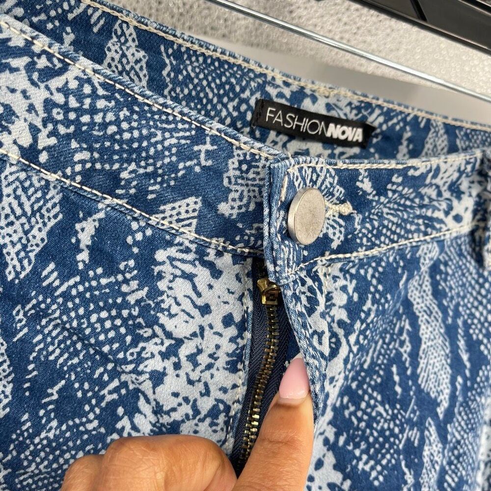 Fashion Nova Valentina High Rise Snake Print Flare Jeans Blue Wash Size 20 - Picture 7 of 16